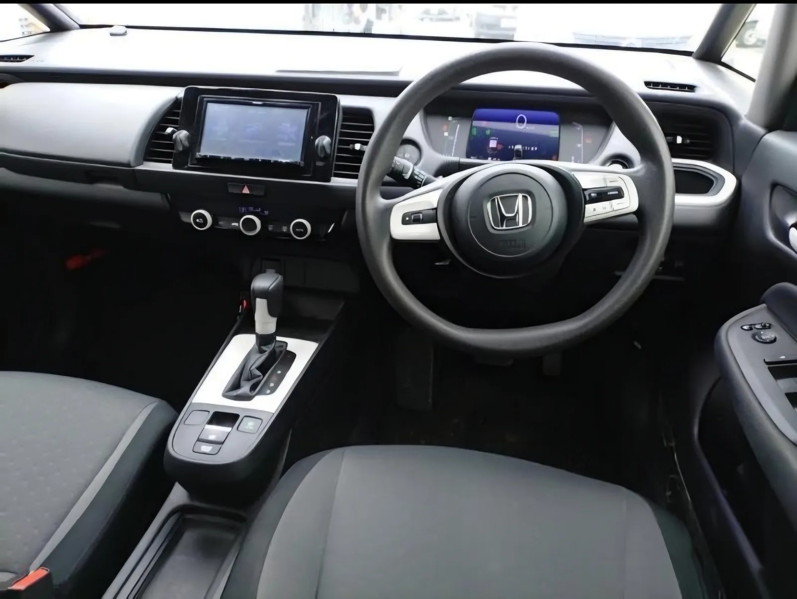 2020 Honda Fit — photo 6 of 8